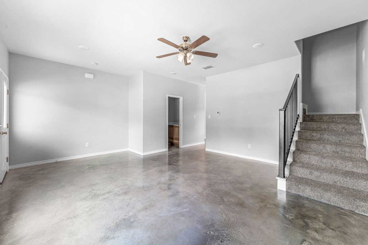 930 W Shirley St - Photo 5 of 25