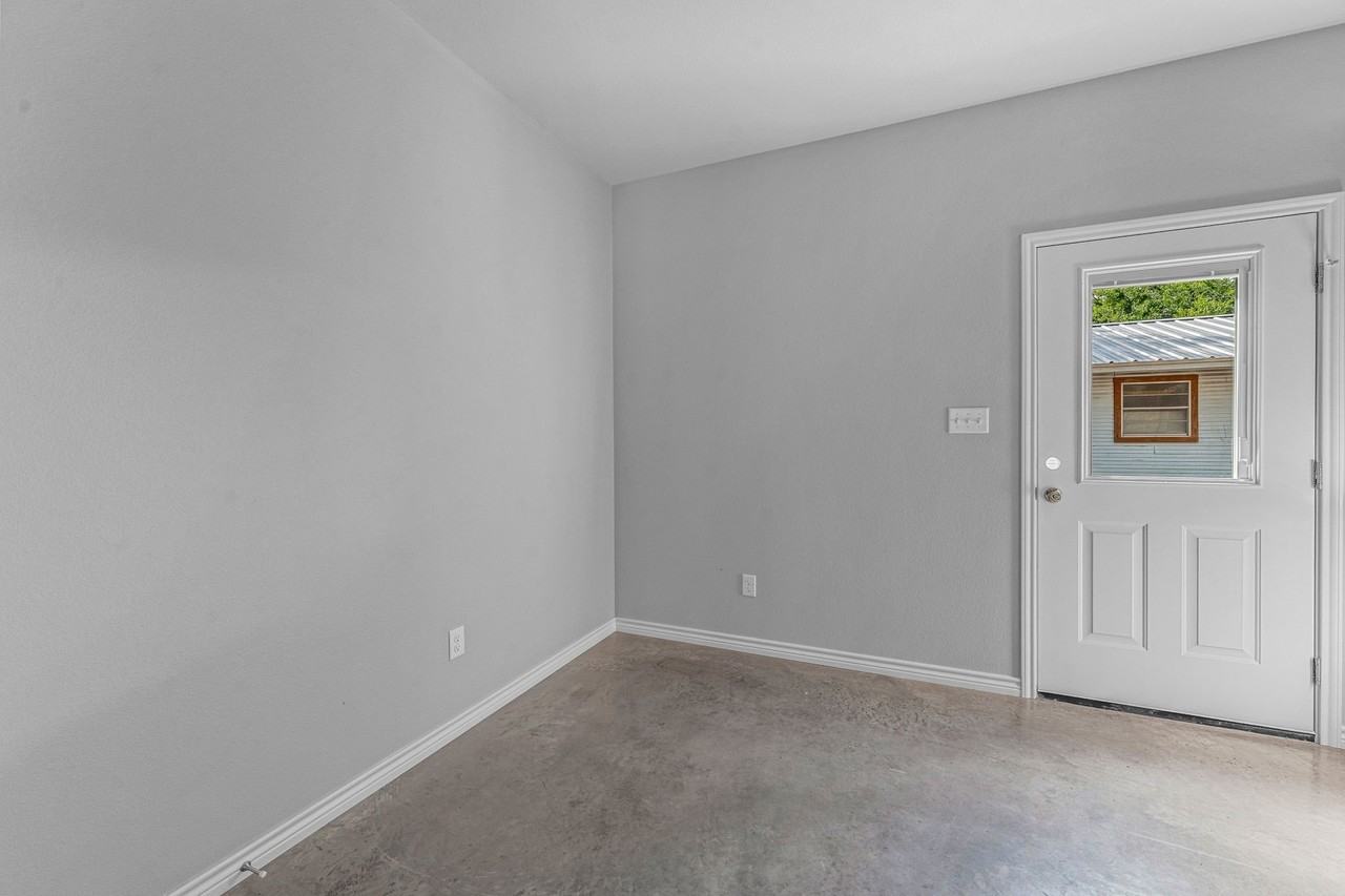 930 W Shirley St - Photo 6 of 25