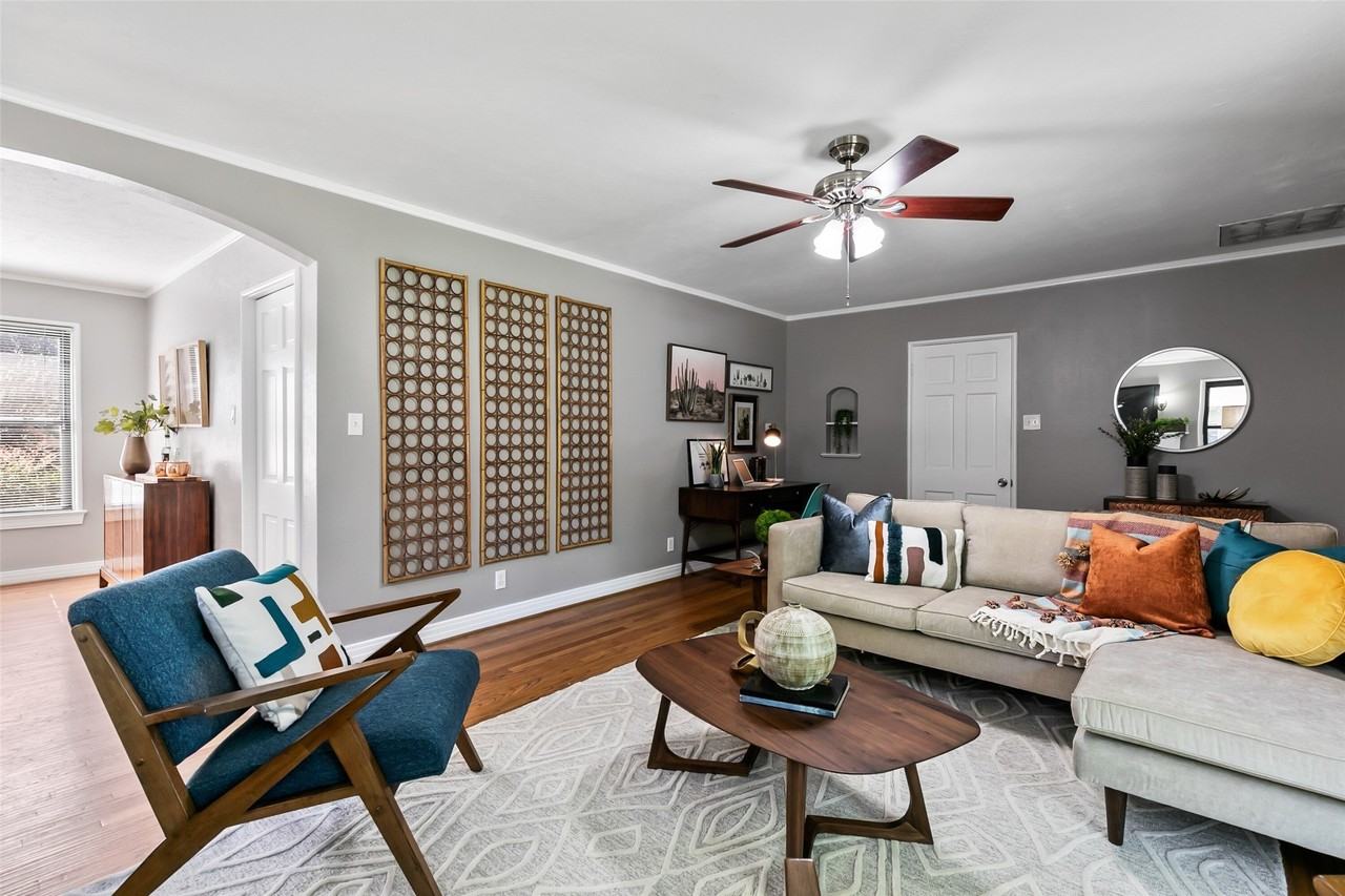 4206 Somerville Ave - Photo 4 of 24