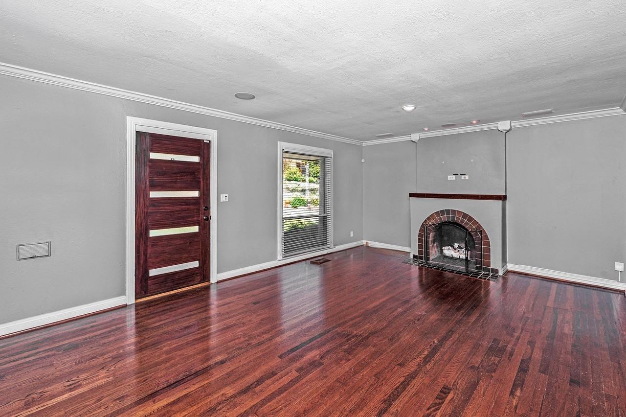 6802 Vivian Ave - Photo 5 of 37