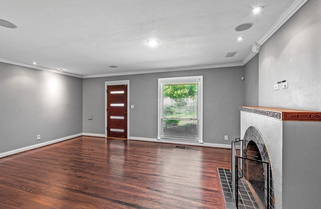 6802 Vivian Ave - Photo 6 of 37