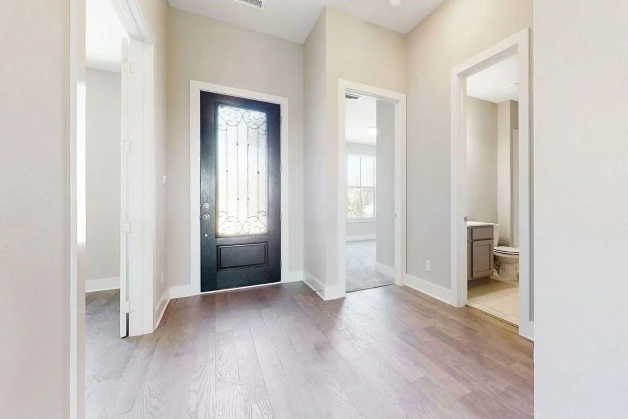 1432 Lawnview Dr - Photo 3 of 40