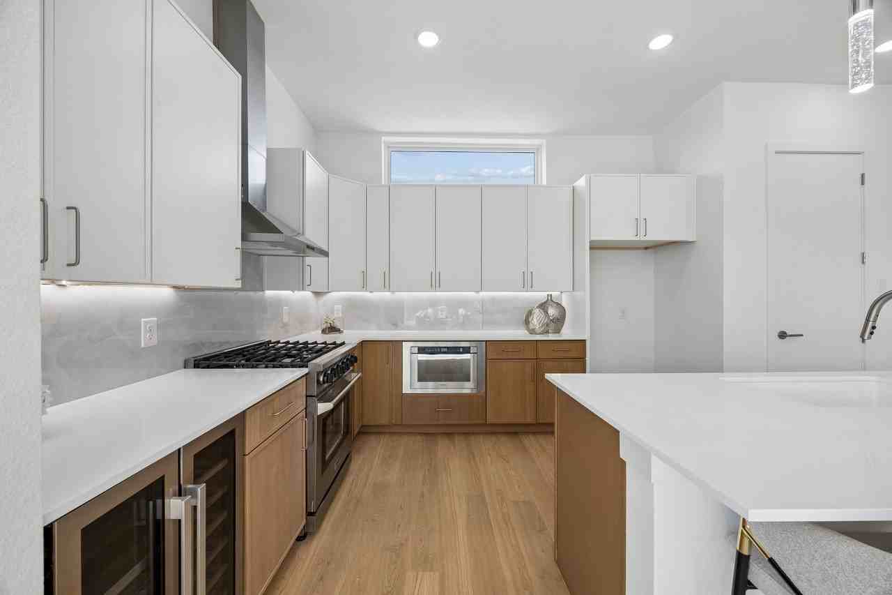4739 Gretna St #203 - Photo 3 of 36