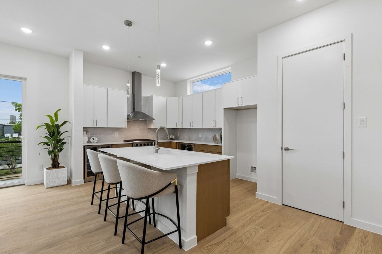 4739 Gretna St #203 - Photo 5 of 36