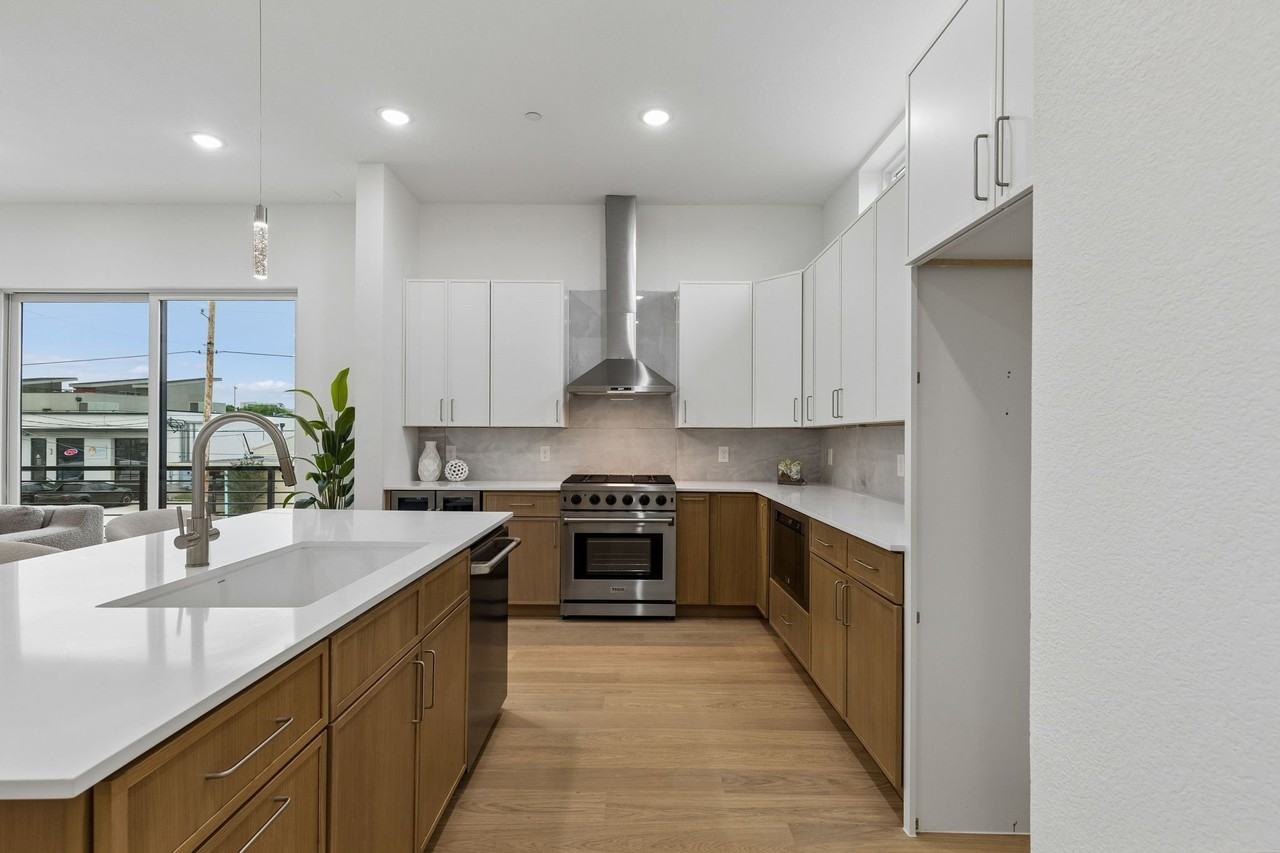 4739 Gretna St #203 - Photo 6 of 36