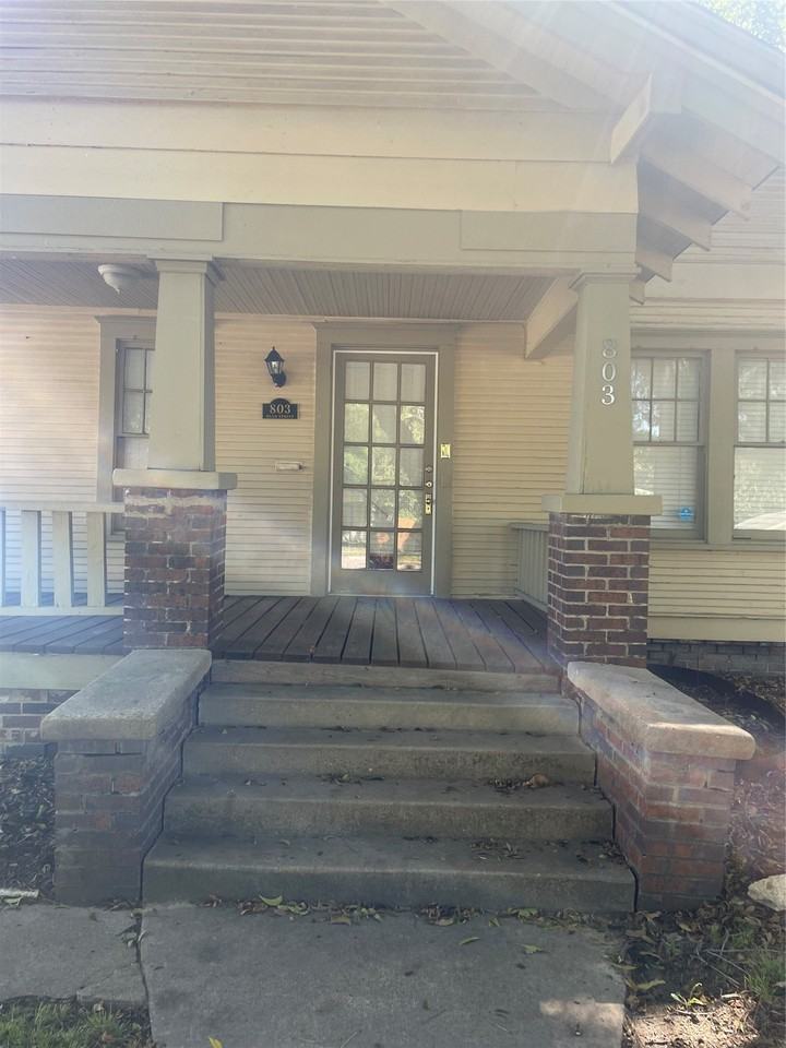 803 Egan St - Photo 3 of 20