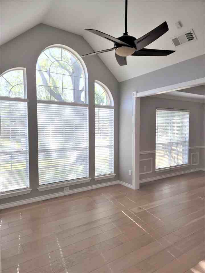 7221 Valley Bend Way - Photo 4 of 26