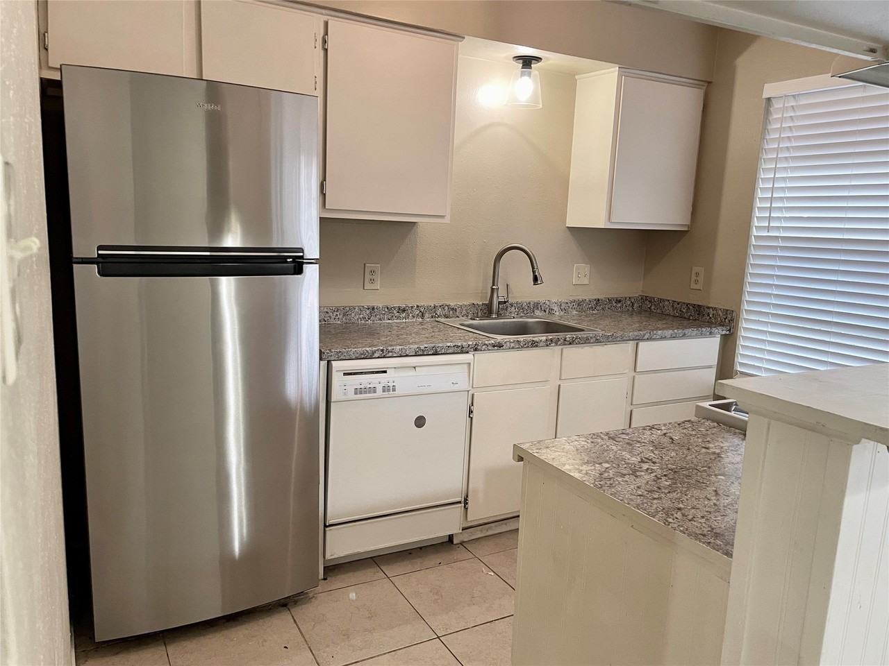 217 Bellaire Dr - Photo 3 of 16
