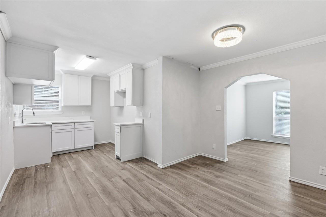 1515 E Waco Ave - Photo 4 of 13