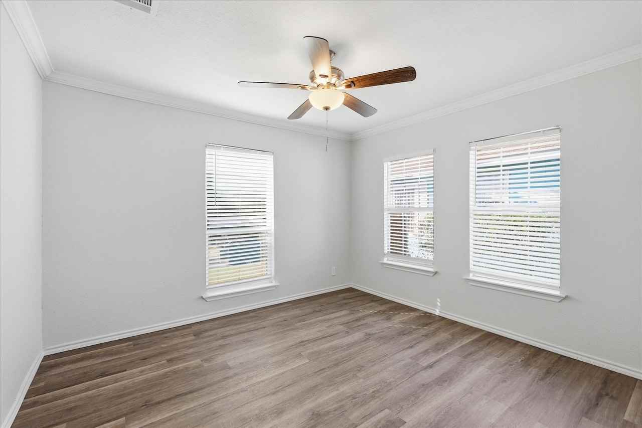 1515 E Waco Ave - Photo 6 of 13