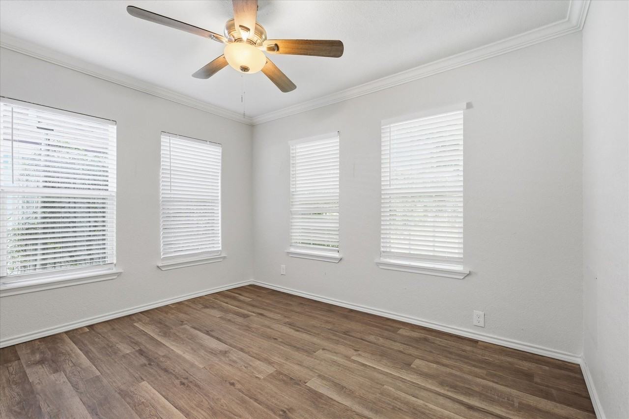 1515 E Waco Ave - Photo 7 of 13