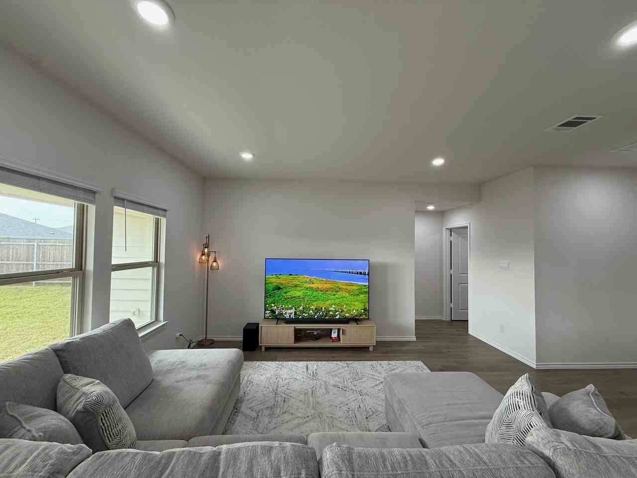 305 Charmed Way - Photo 7 of 36