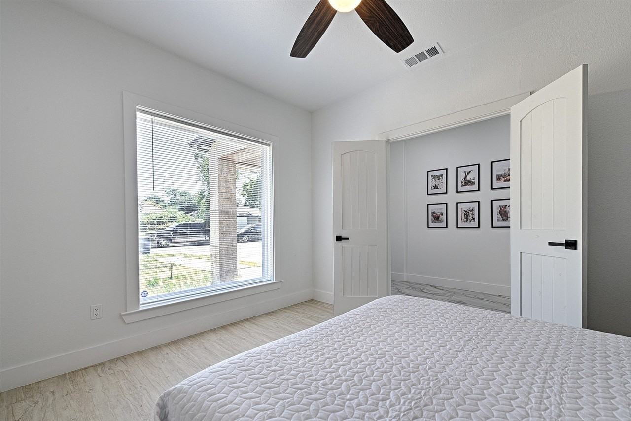 3319 Wake St - Photo 4 of 38