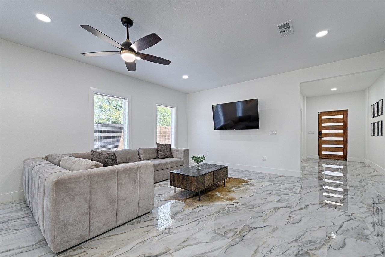 3319 Wake St - Photo 6 of 38