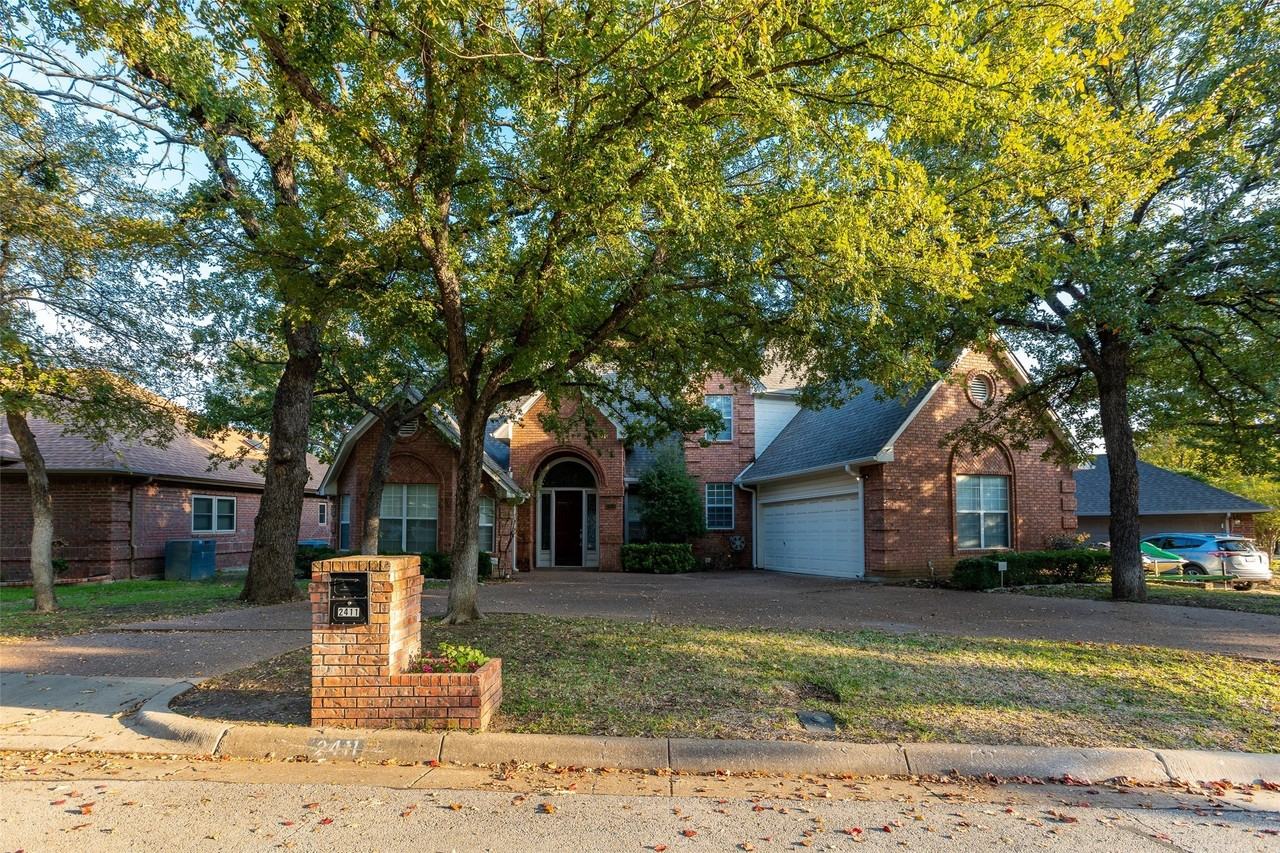 2411 Cross Timbers Trl - Photo 2 of 28