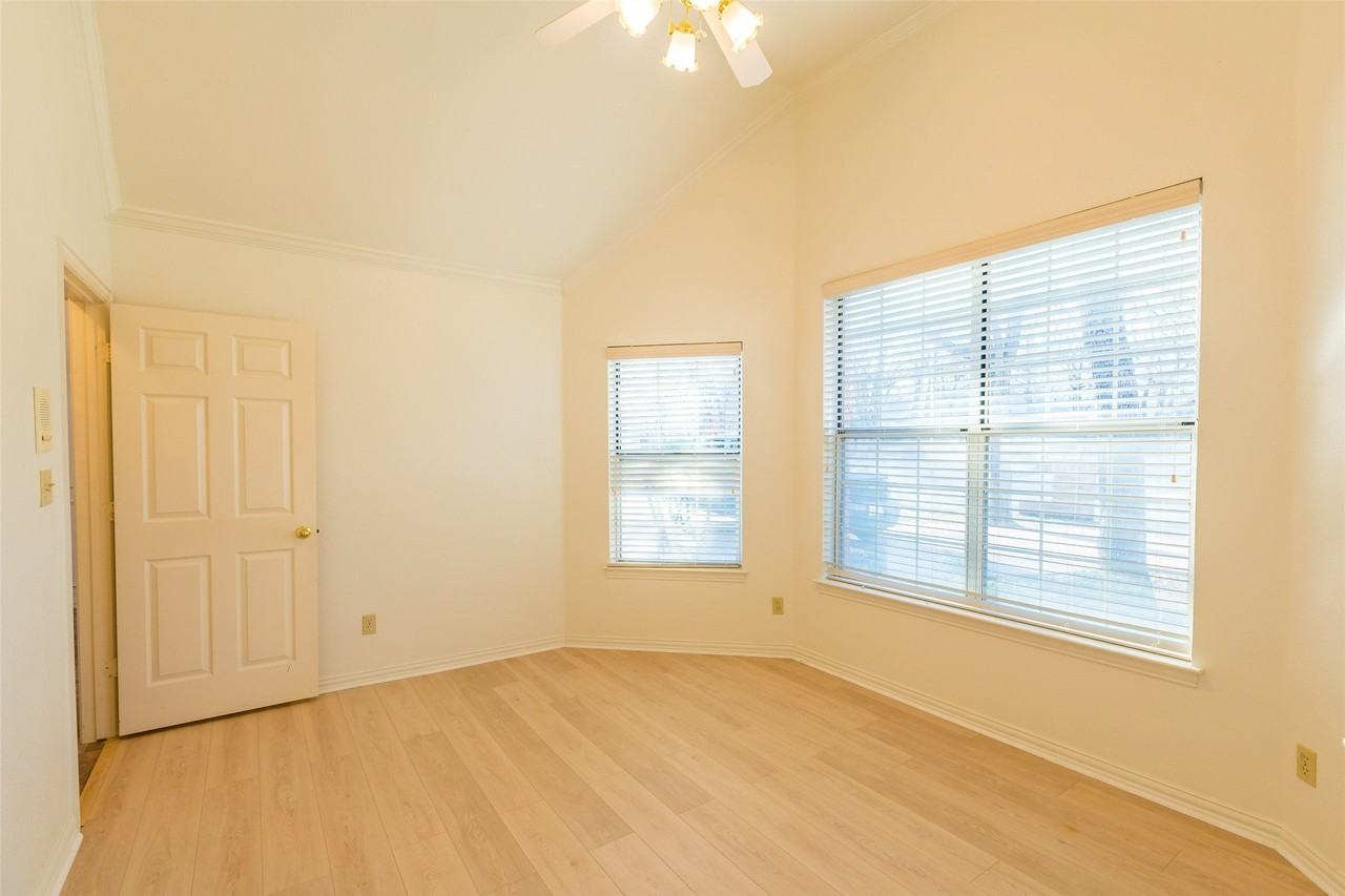 2411 Cross Timbers Trl - Photo 5 of 28