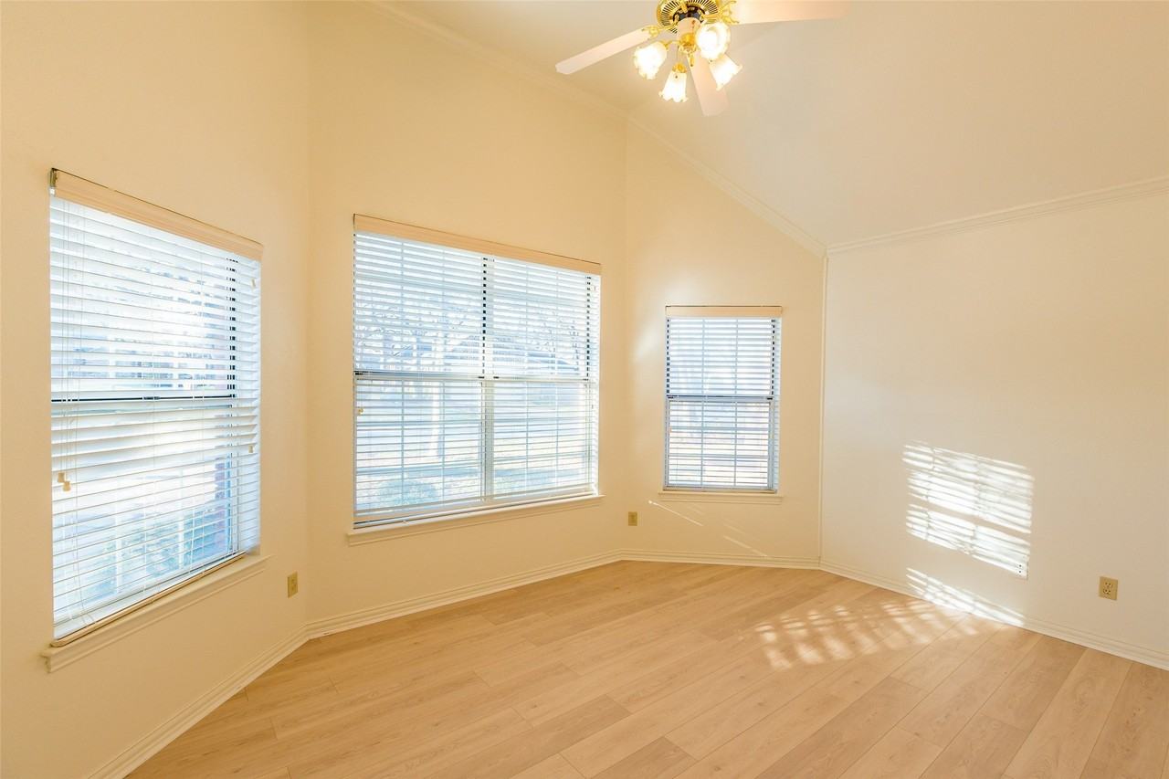 2411 Cross Timbers Trl - Photo 7 of 30