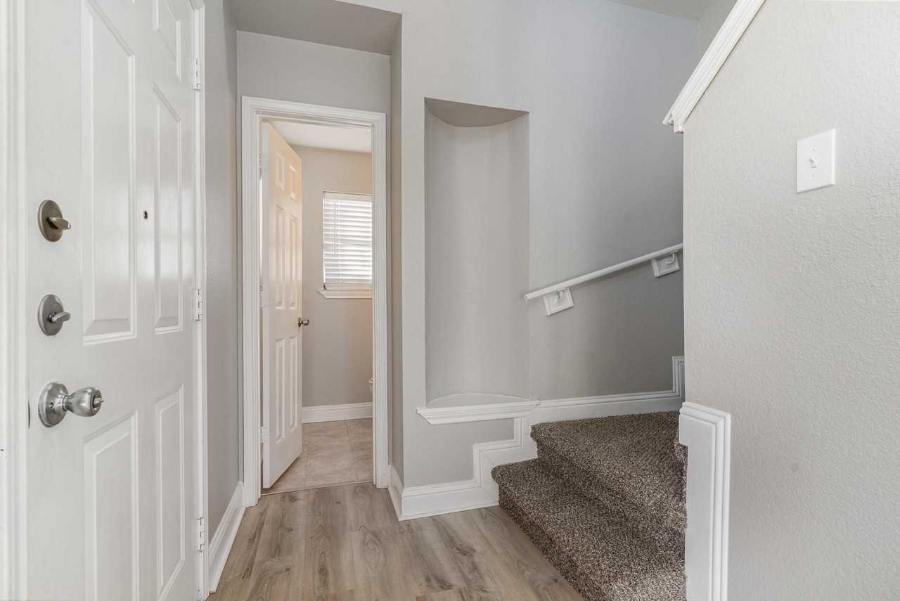 500 S Ballard Ave - Photo 3 of 16