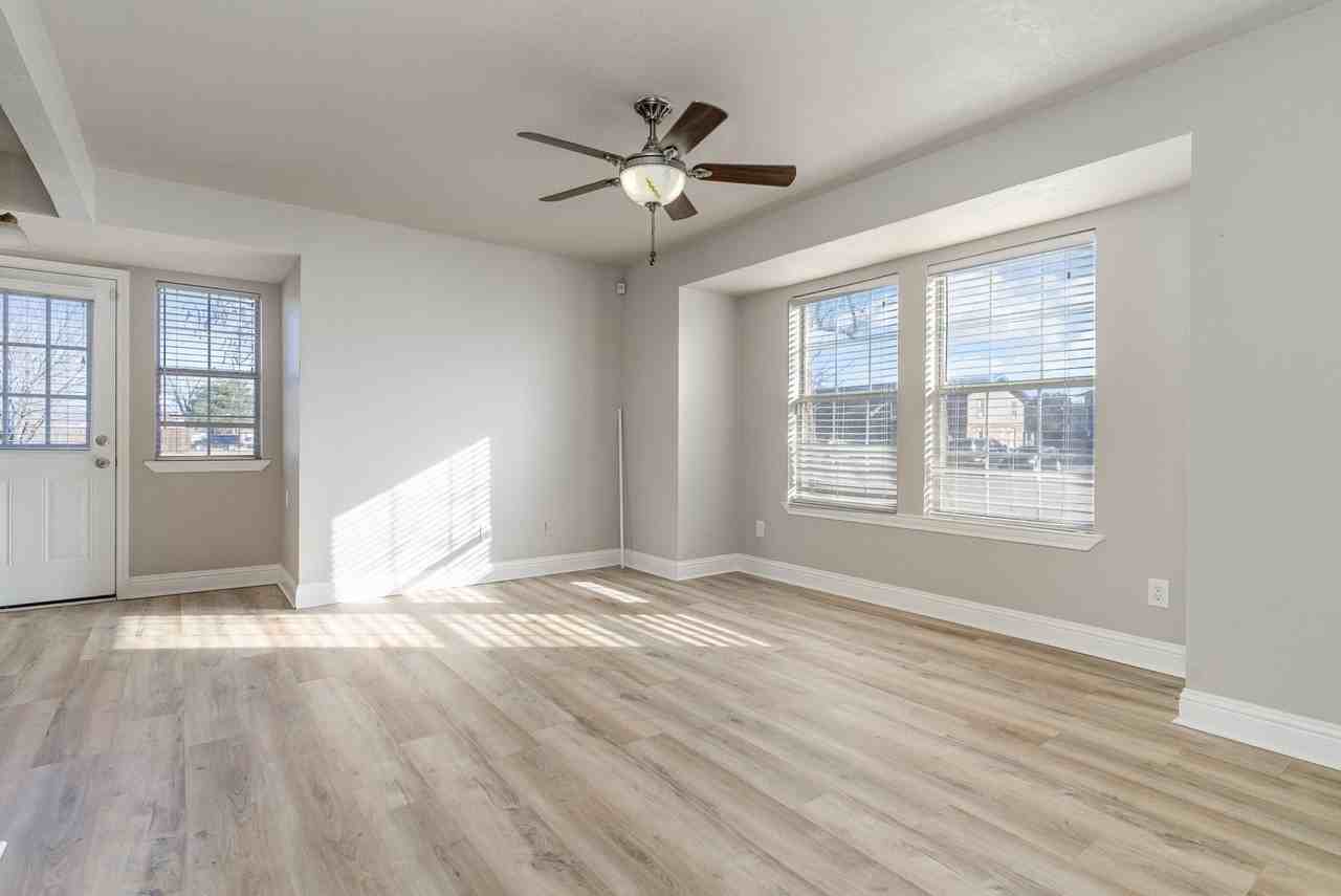 500 S Ballard Ave - Photo 4 of 16