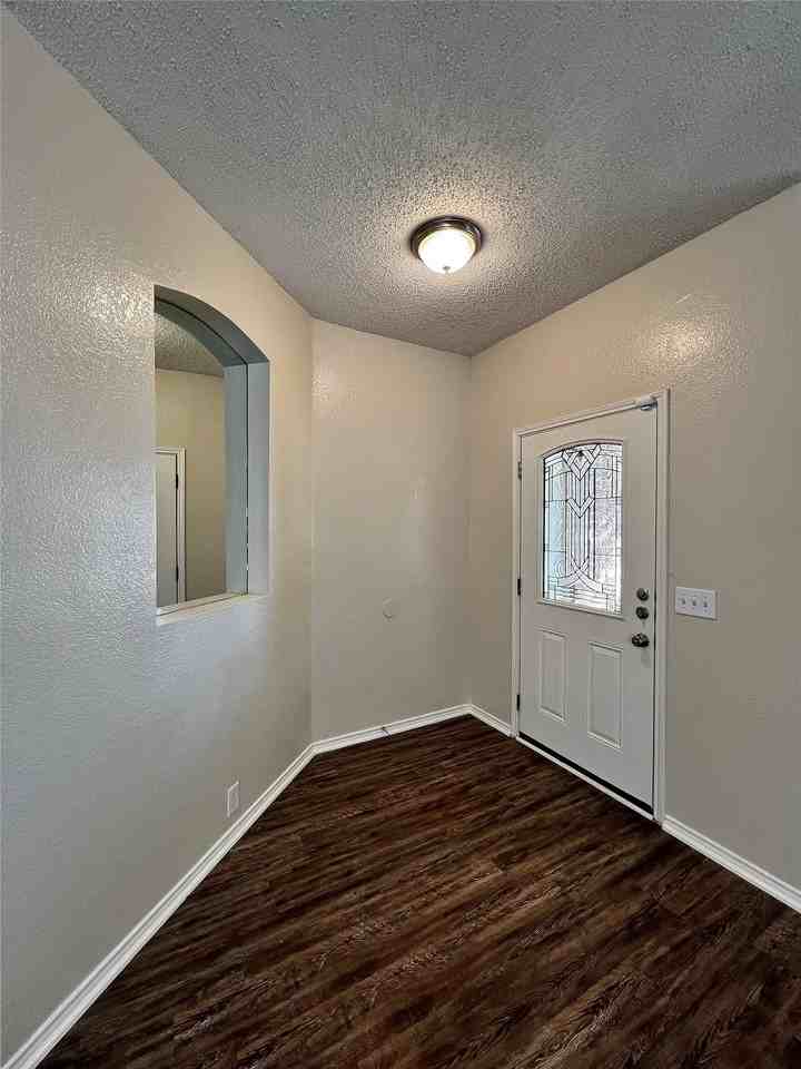 1901 Berkeley Dr - Photo 3 of 26