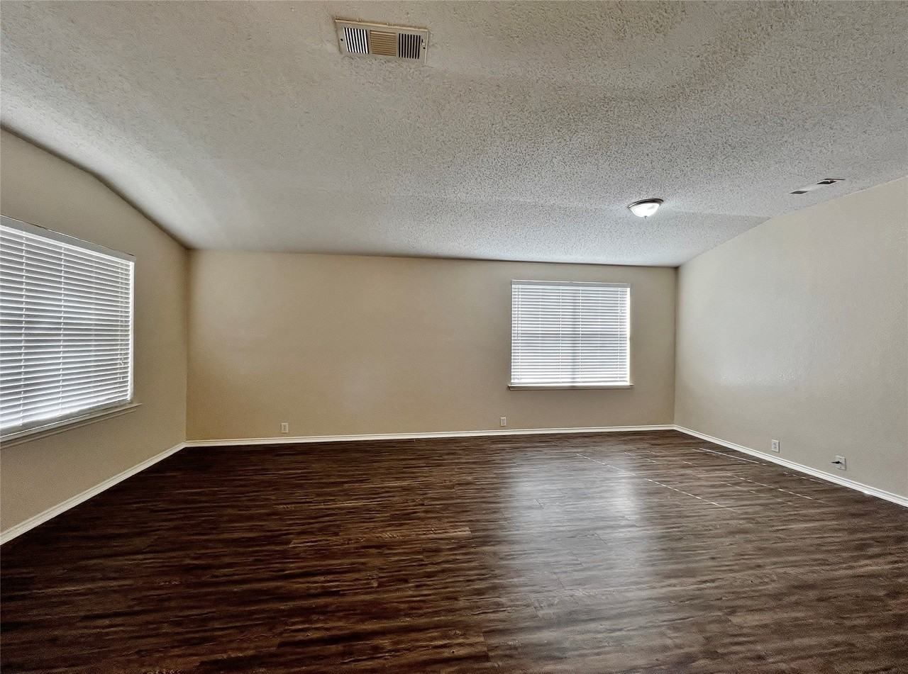1901 Berkeley Dr - Photo 6 of 26