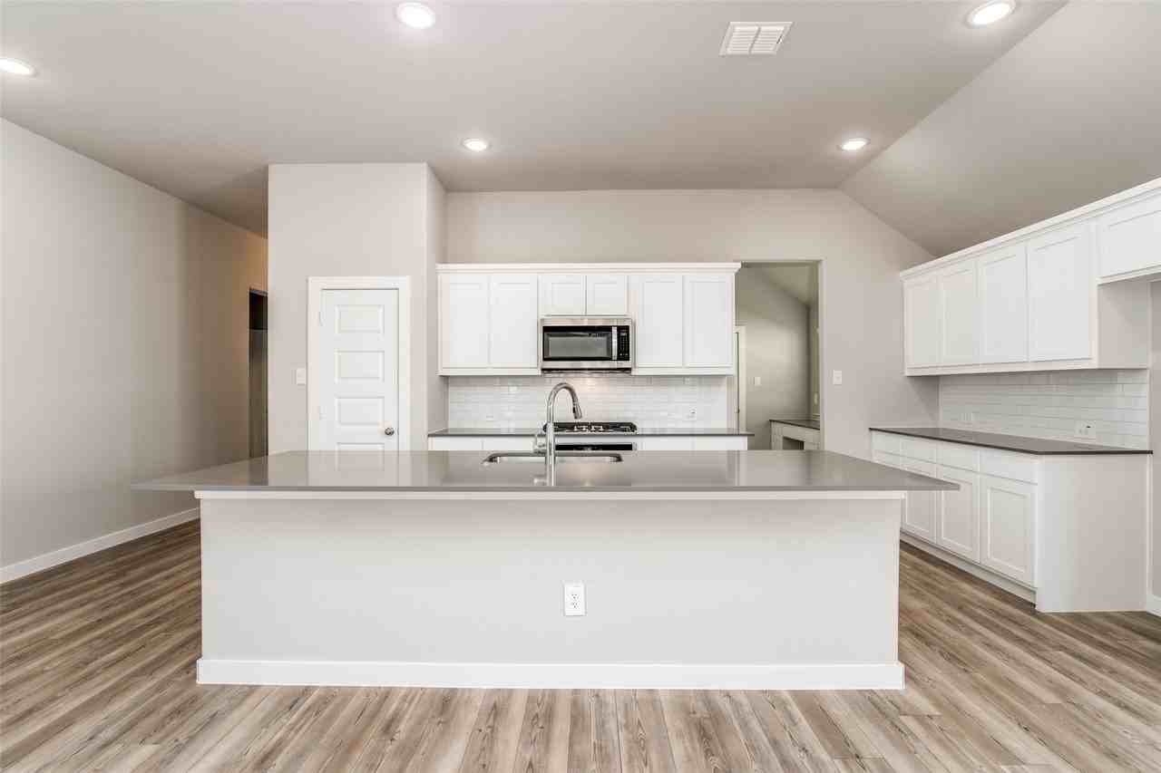 6231 Tawakoni Ln - Photo 7 of 32