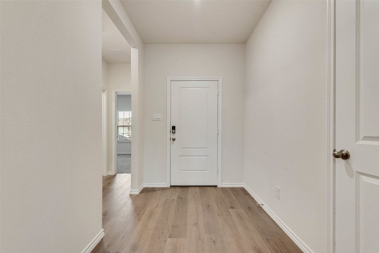 124 Labein Ave - Photo 3 of 31