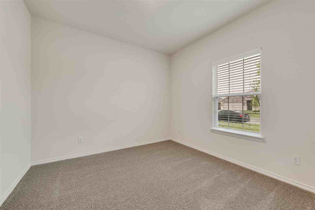 124 Labein Ave - Photo 5 of 31