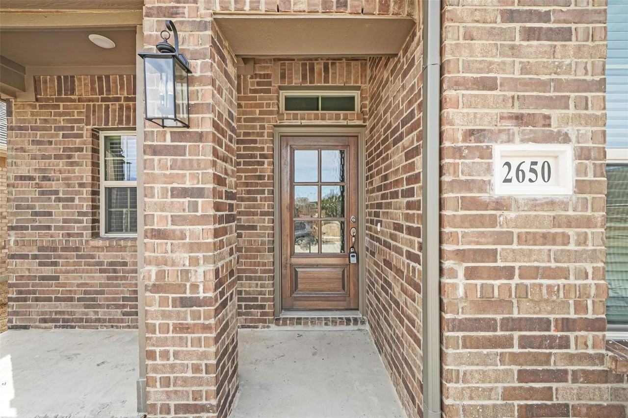 2650 Bechtol St - Photo 4 of 33
