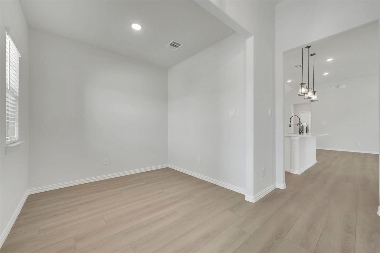 2650 Bechtol St - Photo 5 of 33