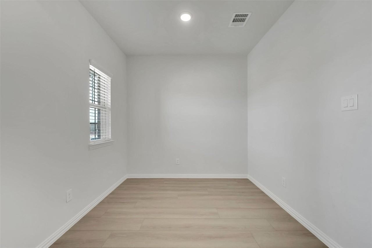 2650 Bechtol St - Photo 6 of 33