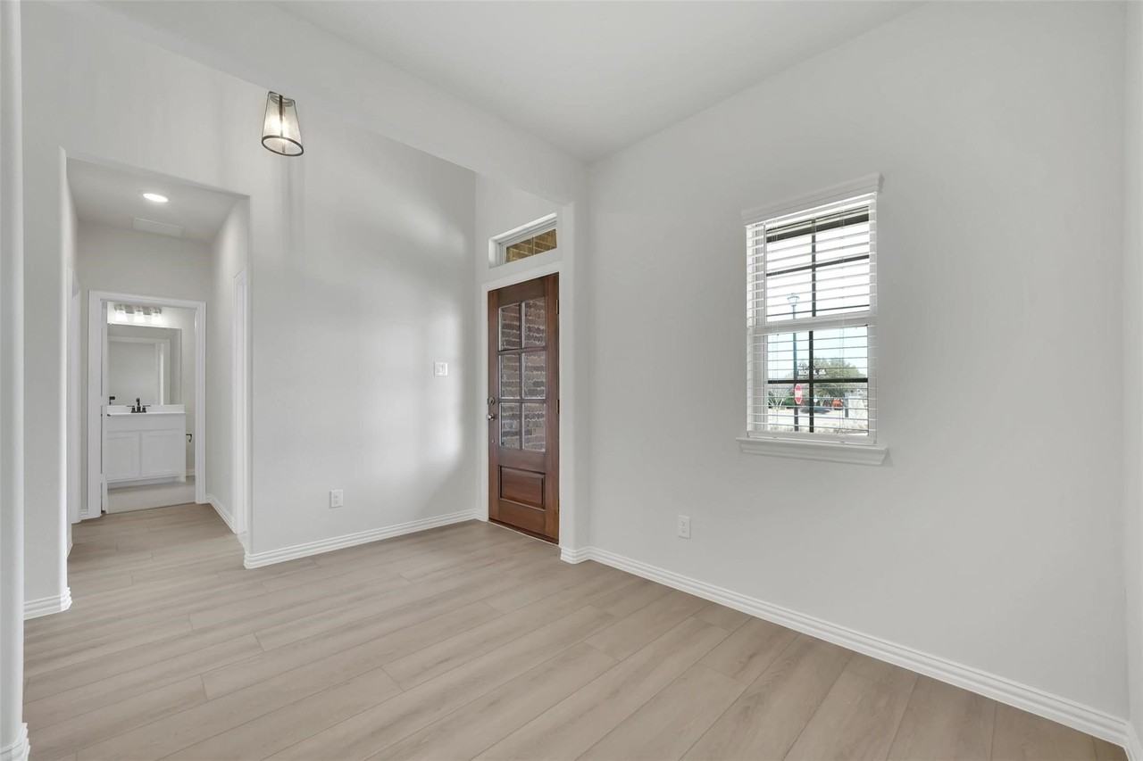 2650 Bechtol St - Photo 7 of 33