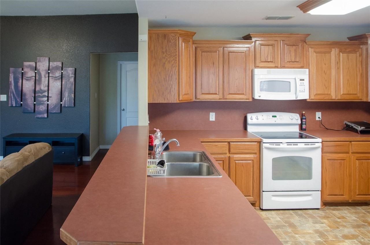 6650 Sutherland St - Photo 3 of 10