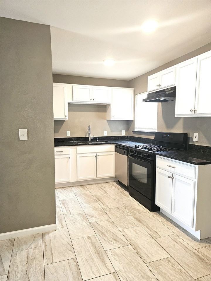 3735 Stateoak Dr - Photo 2 of 18