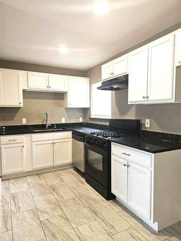 3735 Stateoak Dr - Photo 4 of 18
