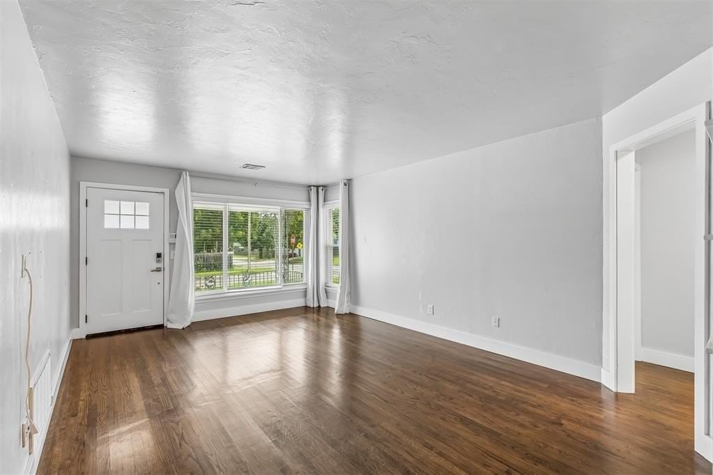 3900 Nw 27th St - Photo 3 of 33