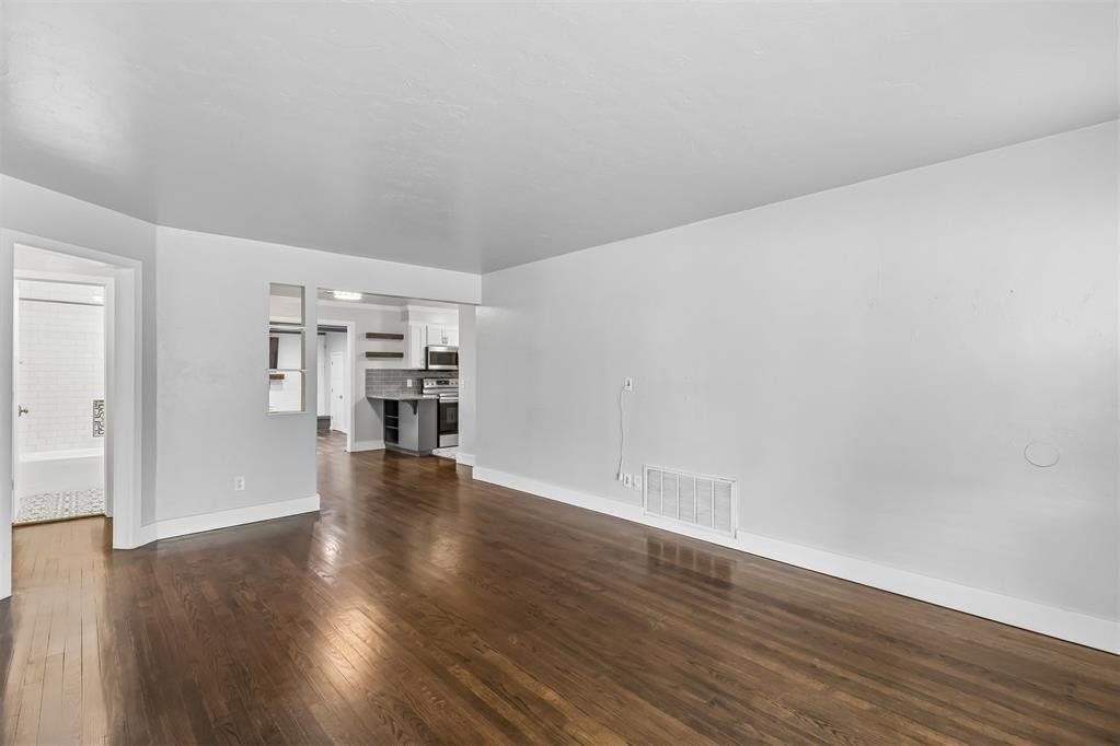 3900 Nw 27th St - Photo 5 of 33