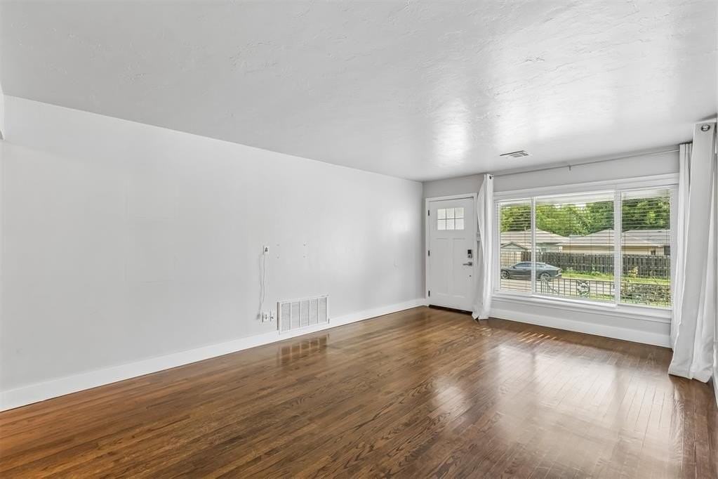 3900 Nw 27th St - Photo 6 of 33