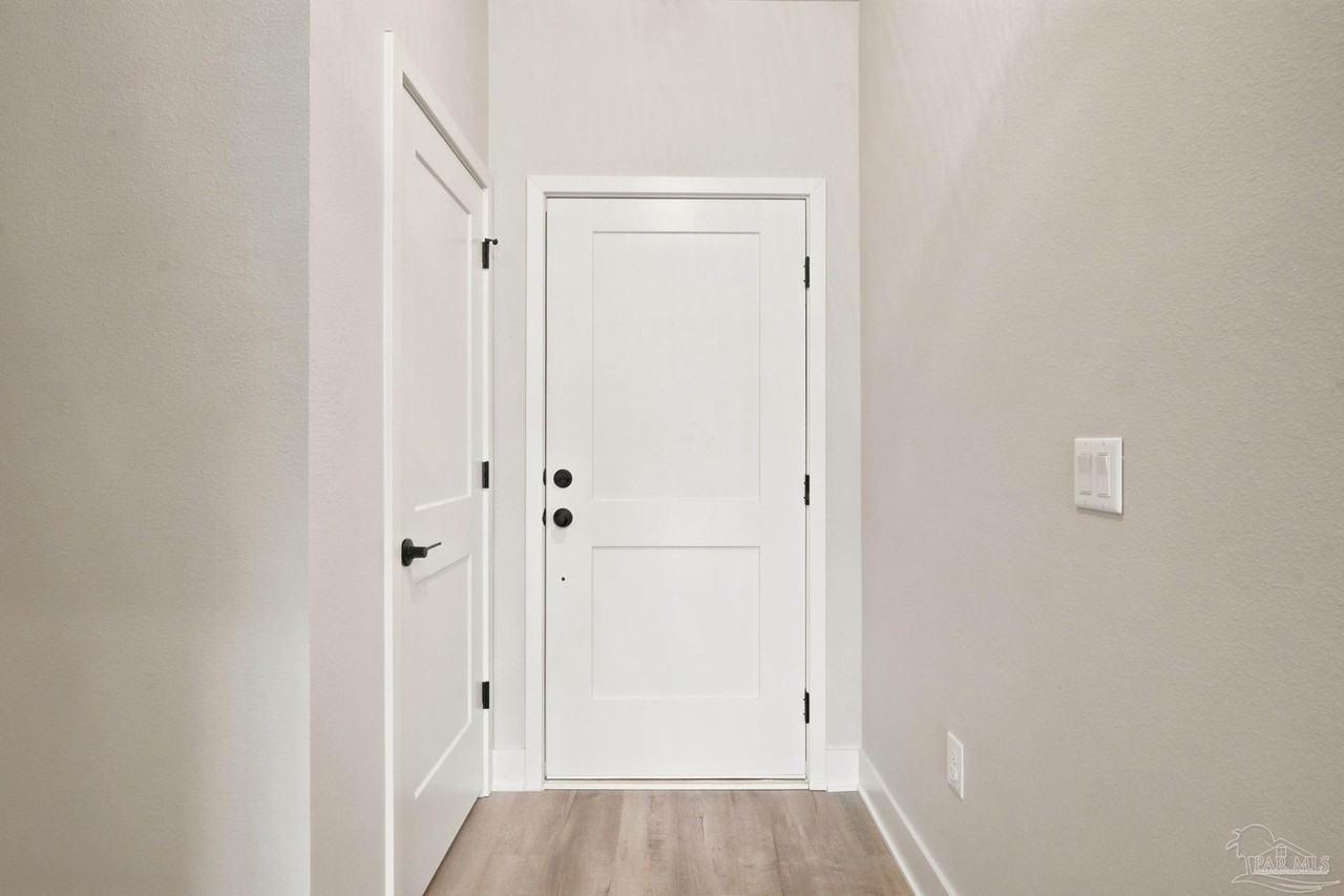 5530 Lexlee Blvd - Photo 5 of 33