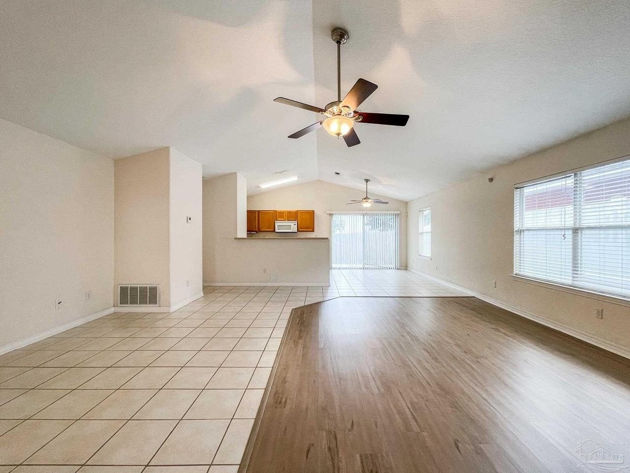 4606 Isles Dr - Photo 3 of 28