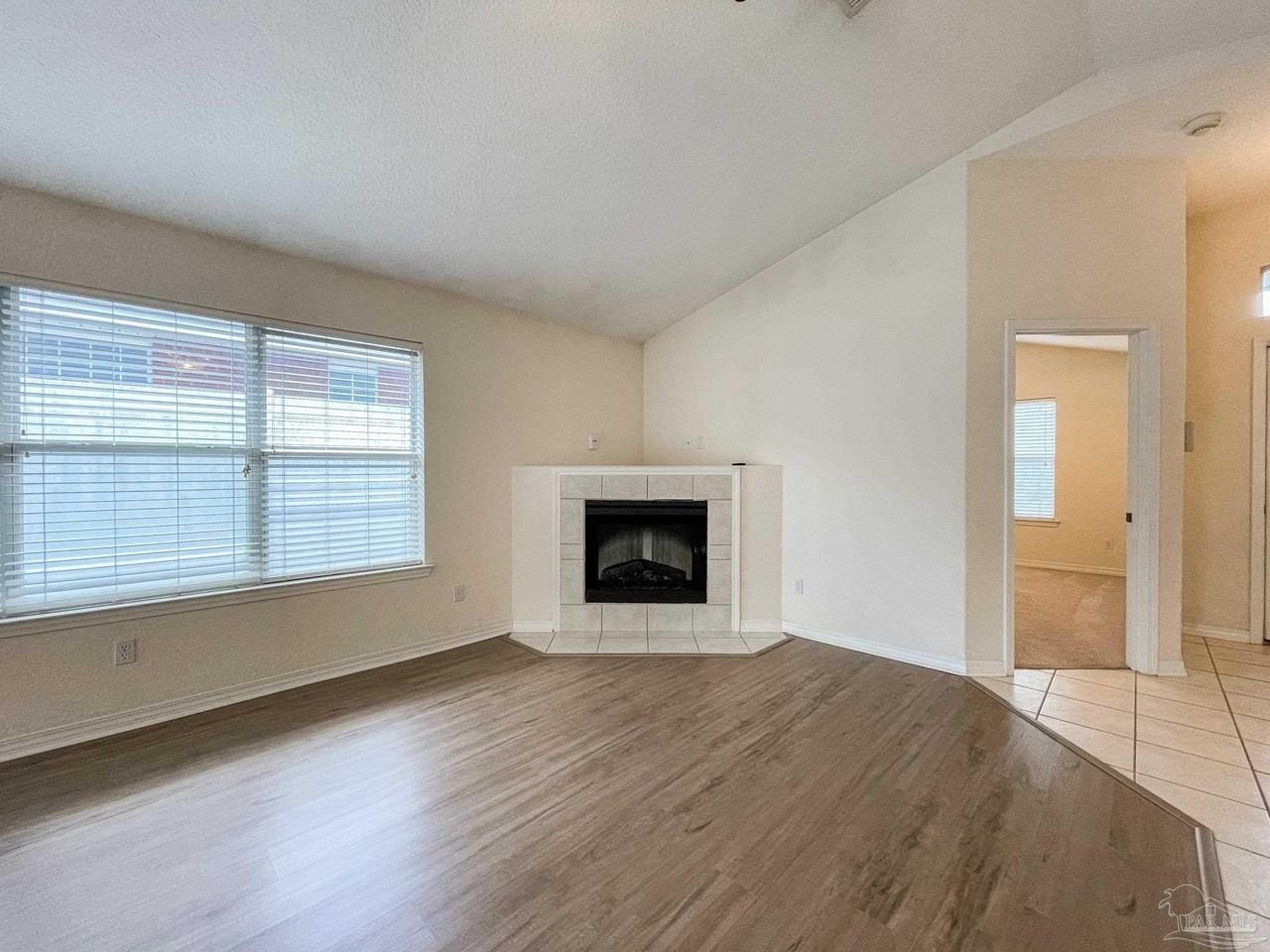 4606 Isles Dr - Photo 4 of 28