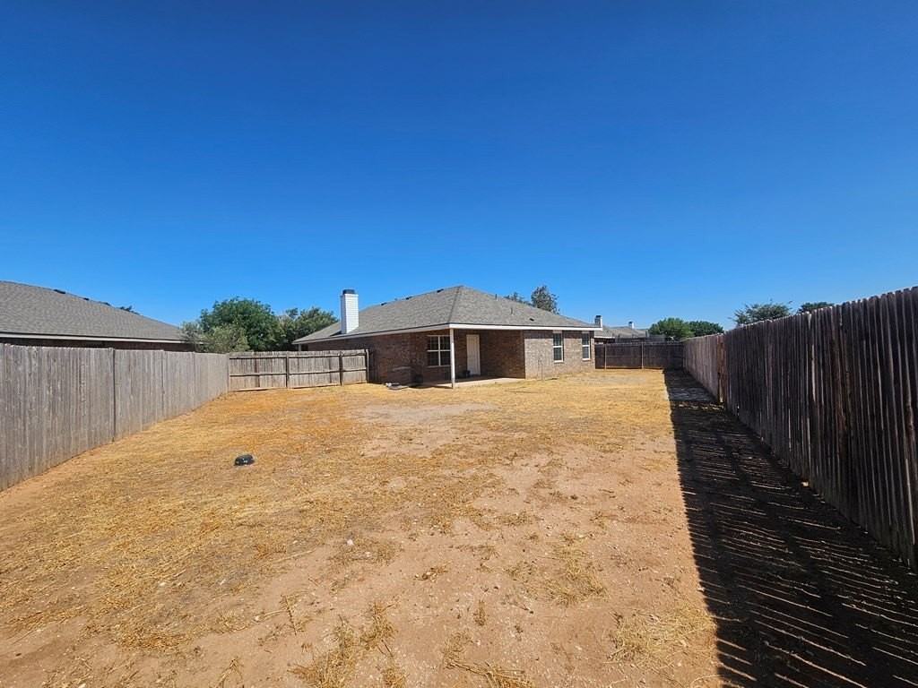 916 Mays Dr - Photo 2 of 17