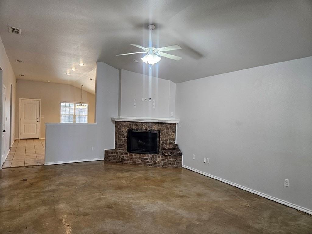 916 Mays Dr - Photo 3 of 17
