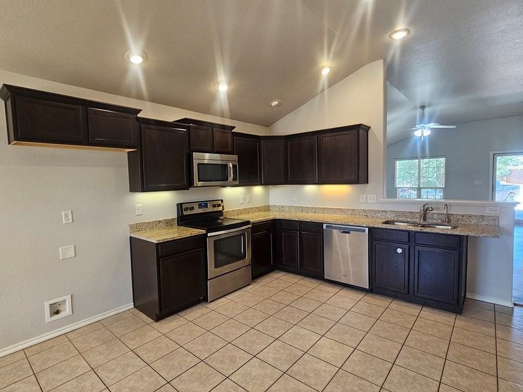 916 Mays Dr - Photo 5 of 17