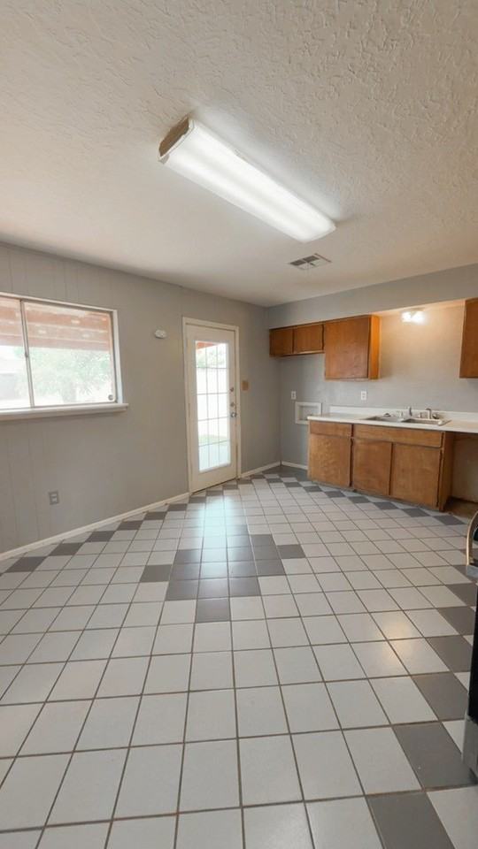 3619 Shell Ave - Photo 4 of 11