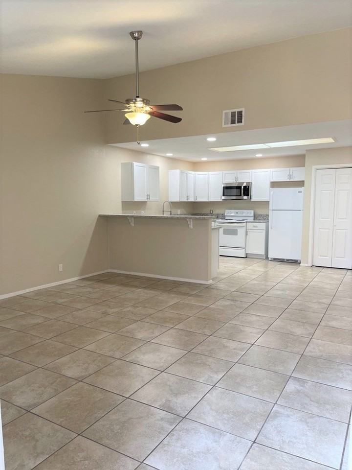 117 N Glenwood Dr #D - Photo 2 of 18