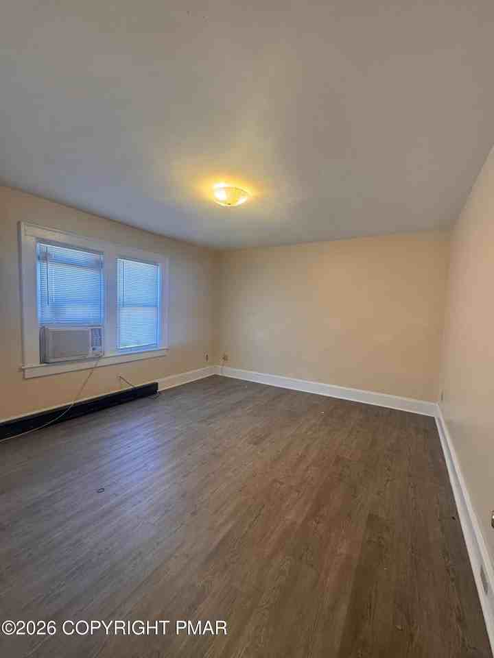 228 Oak St - Photo 2 of 5