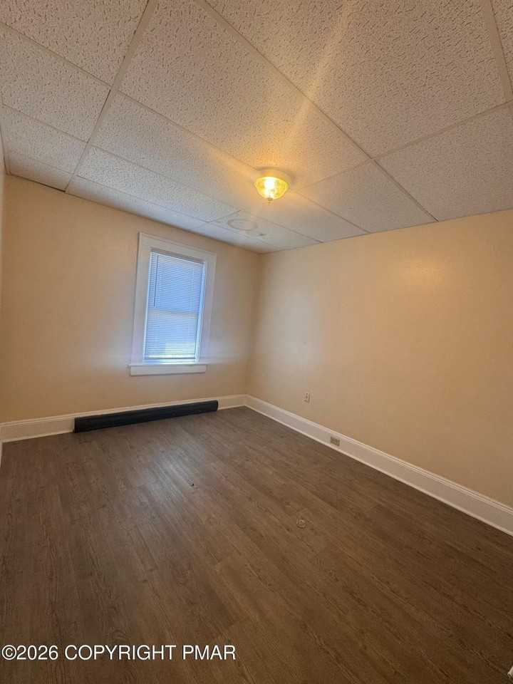 228 Oak St - Photo 3 of 5