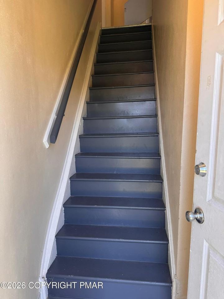 228 Oak St - Photo 4 of 5
