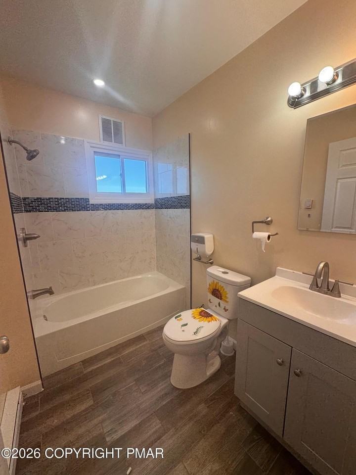 228 Oak St - Photo 5 of 5